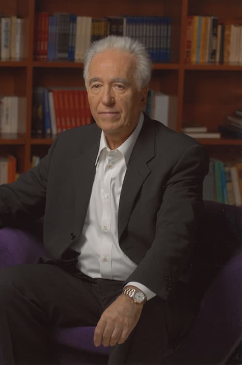 Dr. Dario Salas Sommer