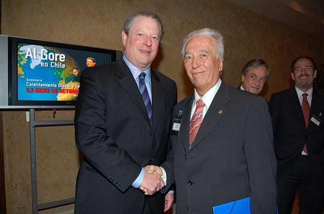 Dr. Dario Salas Sommer